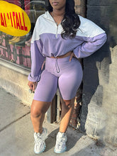 Zweifarbiges Set aus Kapuzenpullover mit Reißverschluss und Bikershorts